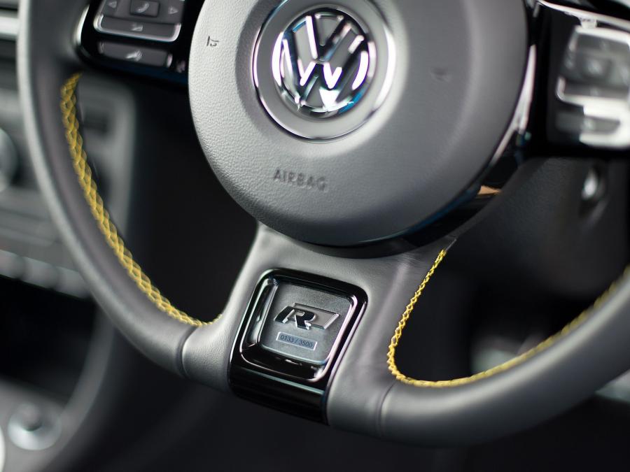  Volkswagen Beetle GSR 2013 года  (UK) (фото 2 из 9)